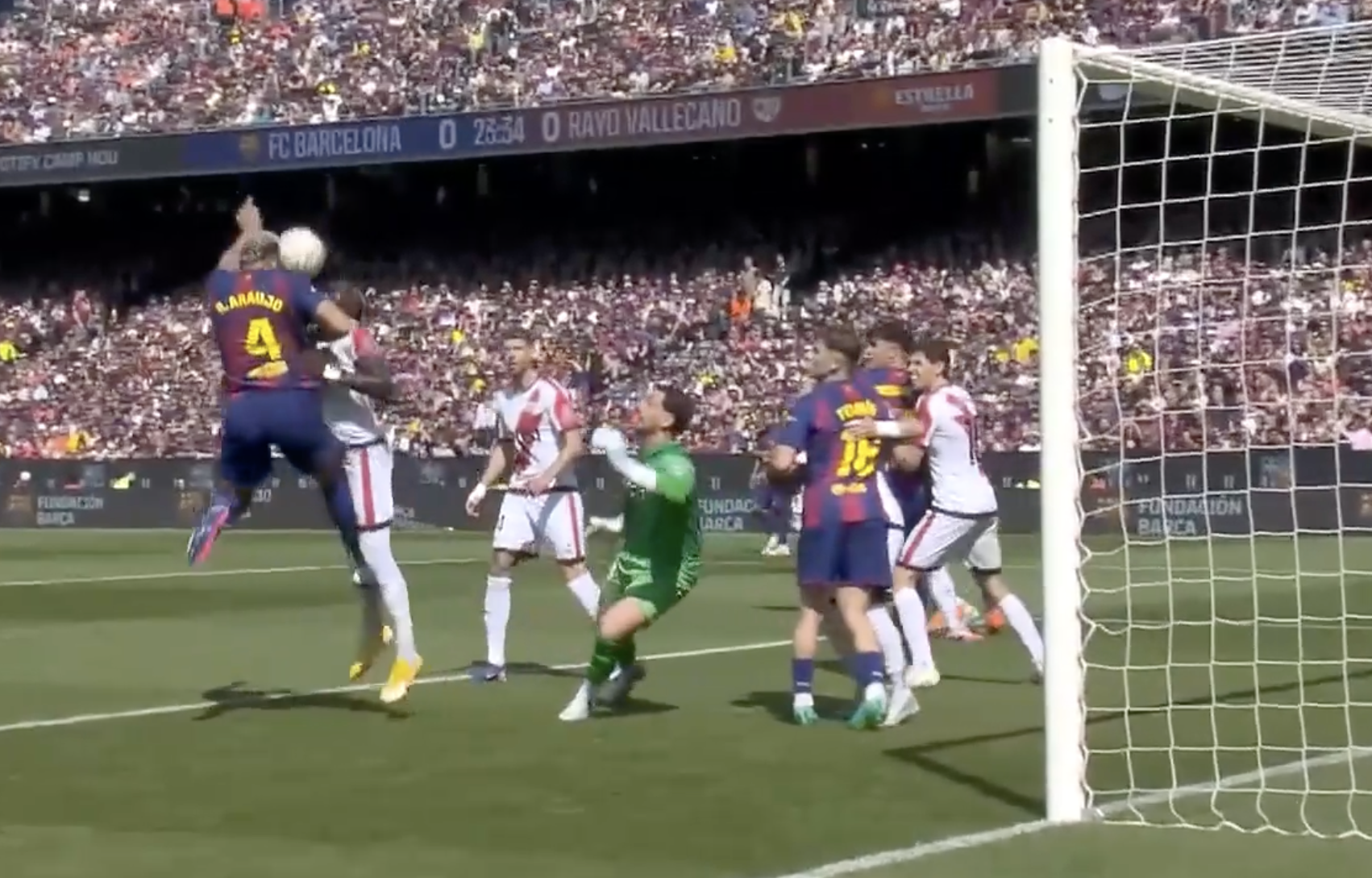 SOARING HEADER! Ronald Araujo helps Barcelona secure a crucial win