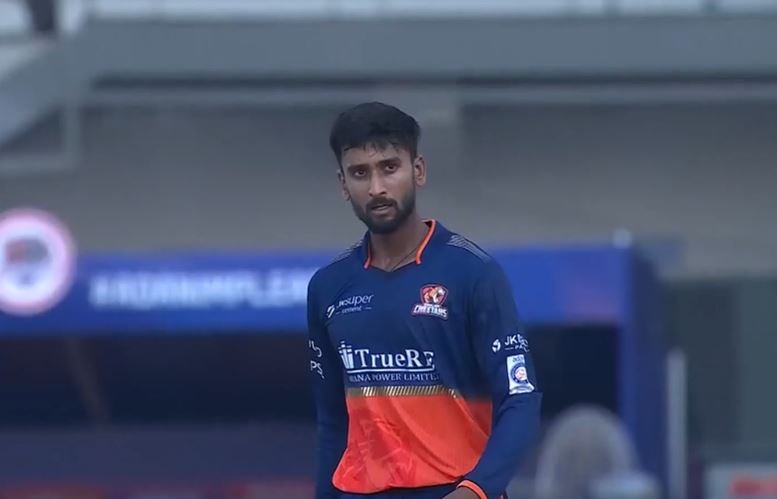 Arpit Patel's 3 for 23 | Match 4