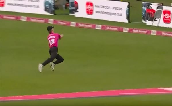 WOAH! Riley Meredith chased down a screamer like a rocket