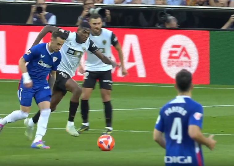WORLDIE! Alejandro Berenguer's strike stunned the stadium