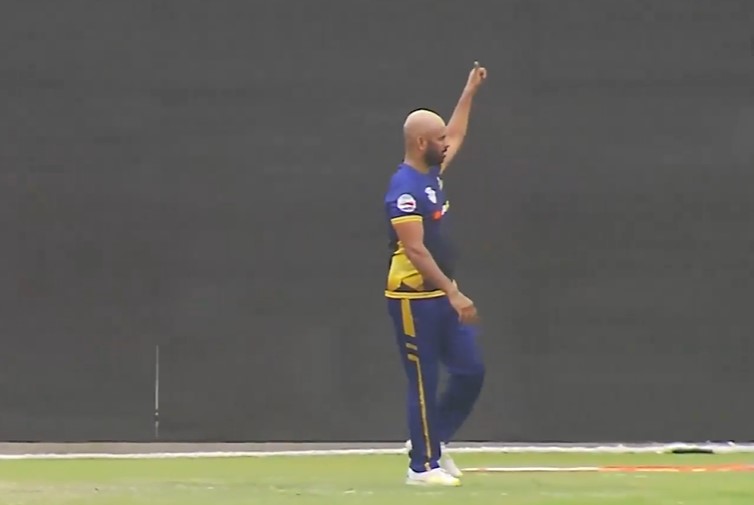 Munis Ansari's 3 for 19 | Match 4