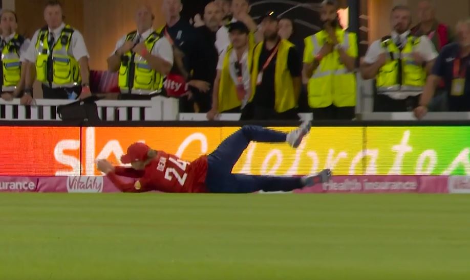 TWO-HANDED BLINDER! Charlie Dean left The Oval in awe