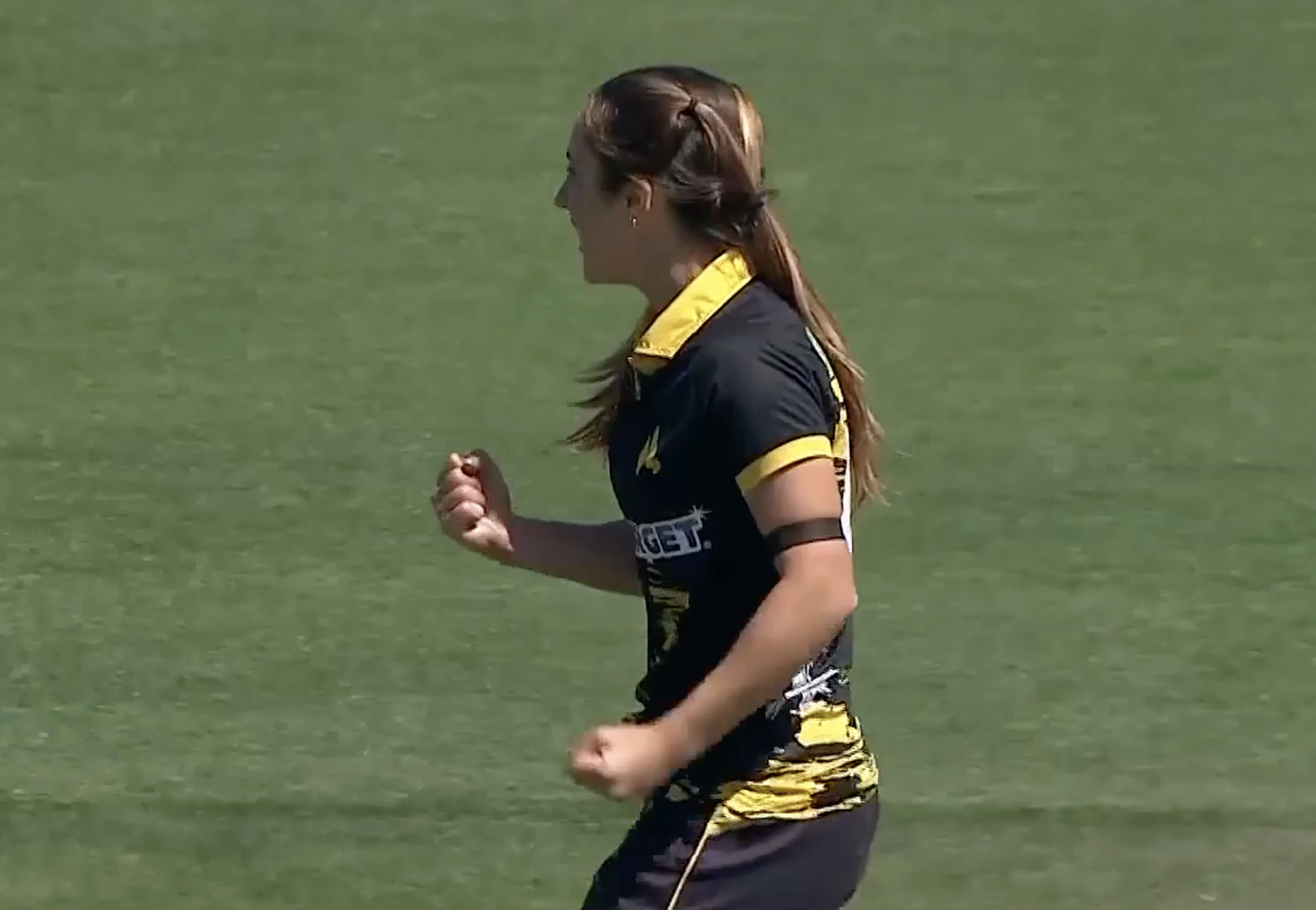 BAMBOOZLED! Xara Jetly cleans up Brooke Halliday in the Final