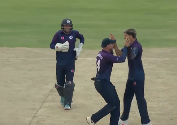 Brad Currie's 3 for 43 | Match 104