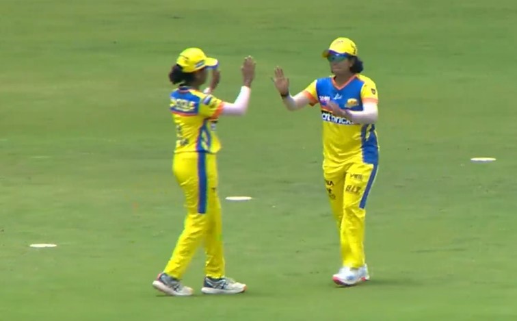Vandita Rao's 3 for 8 | Match 13