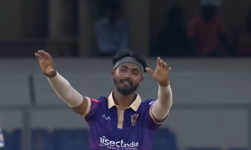 Parush Mandal's 3 for 36 | Match 9