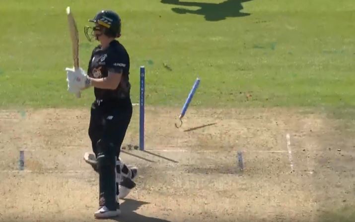 RIPPER ALERT! Kate Cross sent the middle stump flying