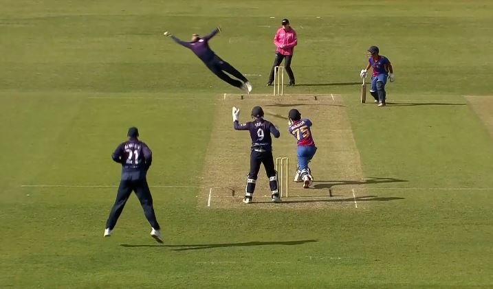 OTHER-WORLDLY! Michael Leask’s flying one-handed wonder
