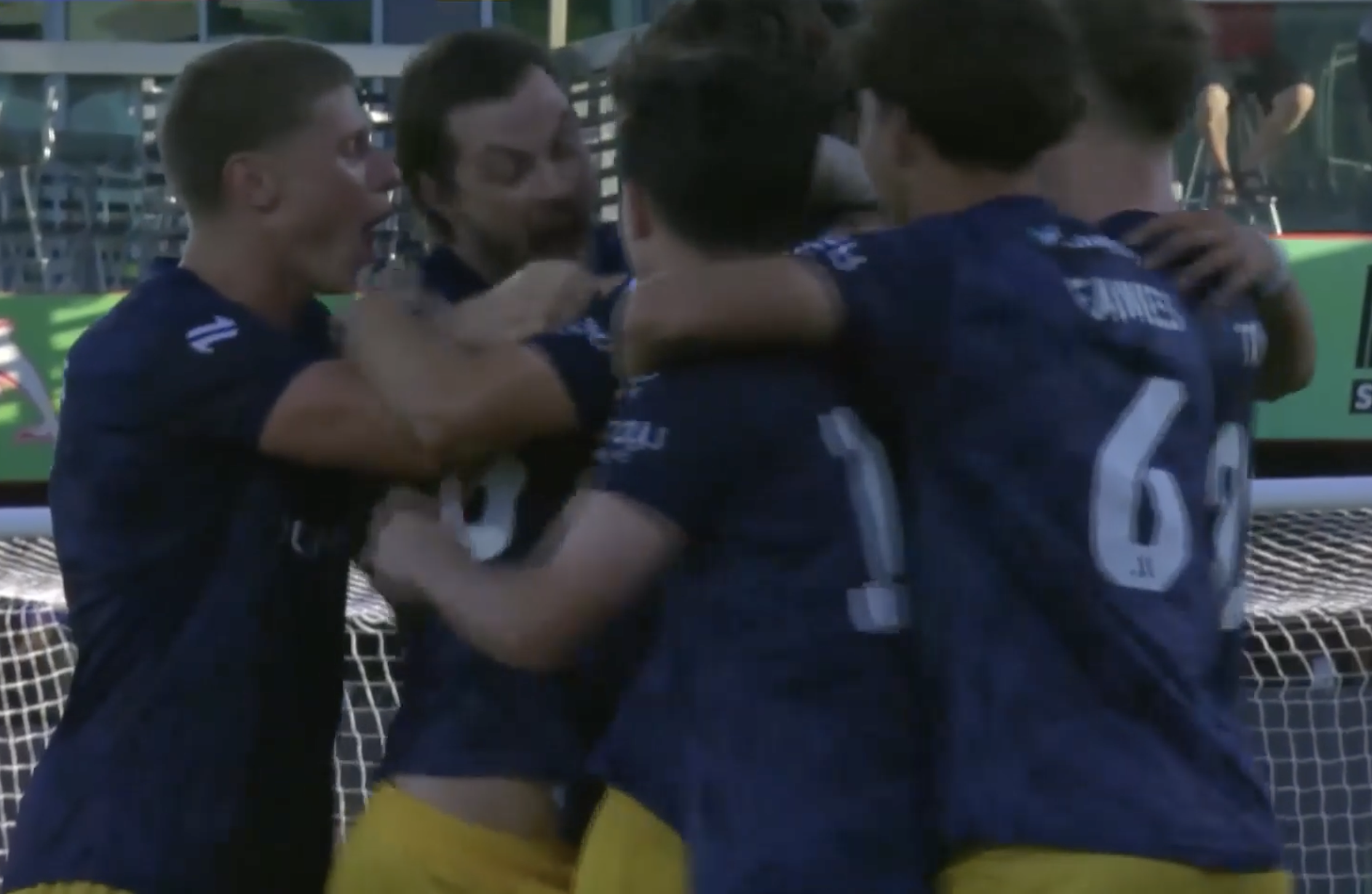 WHAT A FINISH! Storm Roux nets the winner for the Mariners