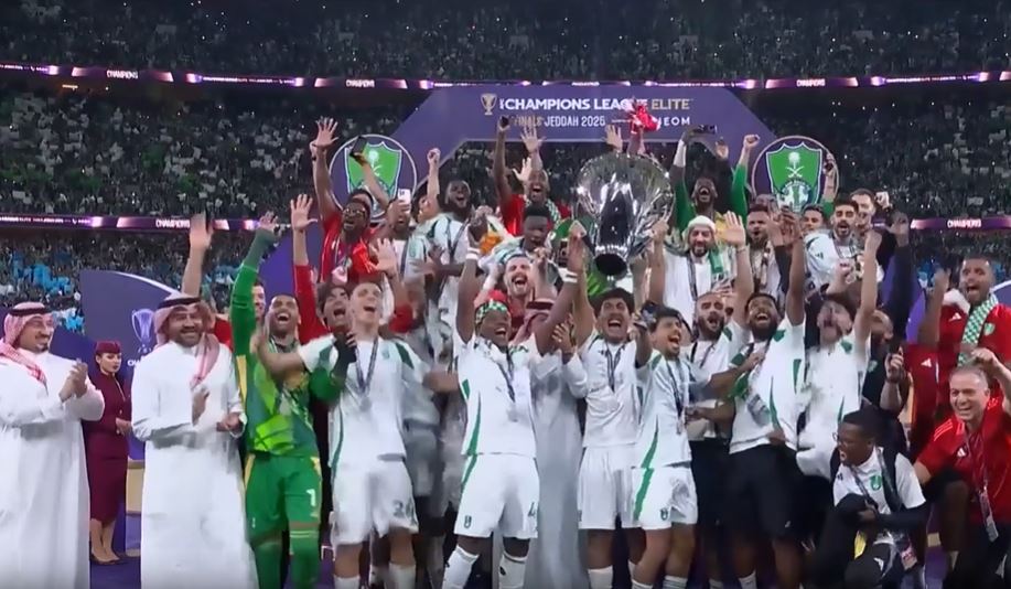 GLORY SEIZED! Al Ahli lifted the trophy in style