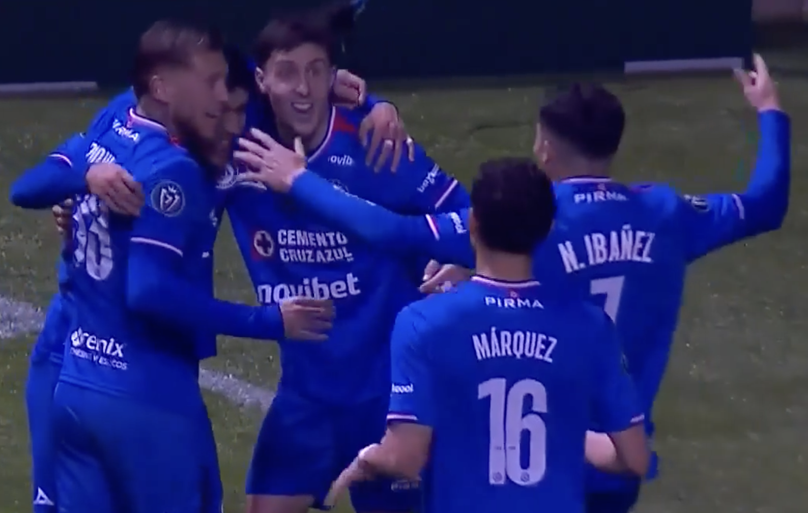 OUTRAGEOUS! Paradela draws Cruz Azul level with crazy backheel finish