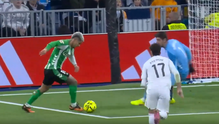 Ice-Cold Finish! Cucho Hernandez sends the defence packing