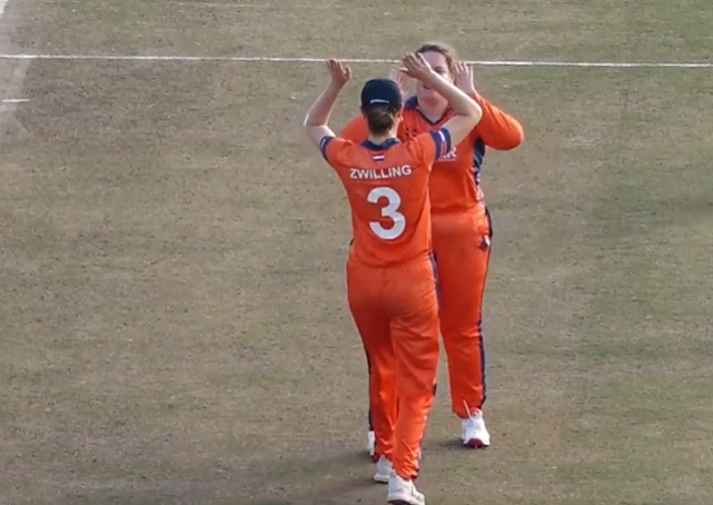 Caroline de Lange's 3 for 11 | Match 19