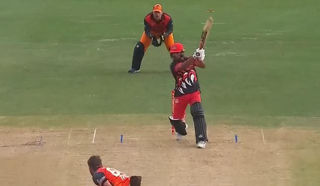 646444! Dilpreet Bajwa takes on Tye to score 28 in the penultimate over