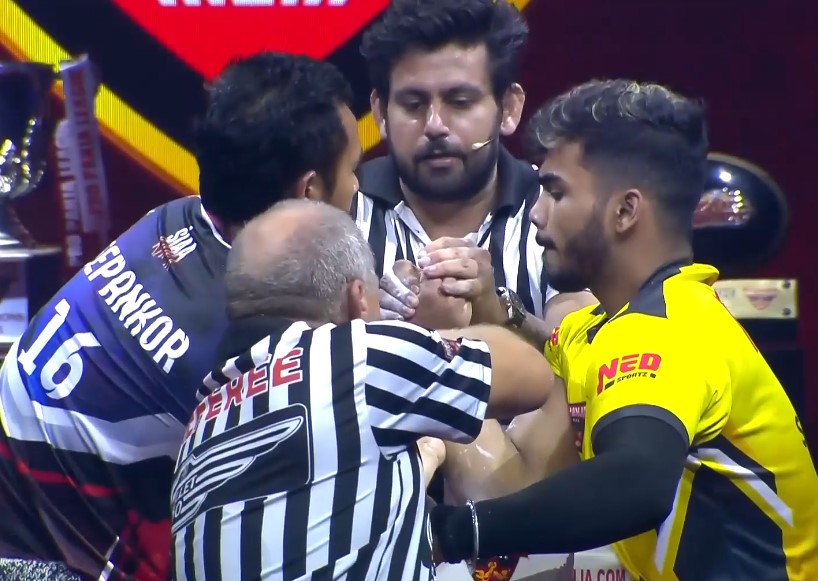 Kiraak Hyderabad vs Rohtak Rowdies | Deepankor Mech vs Stewe Thomas (70kg) | Hindi Highlights 