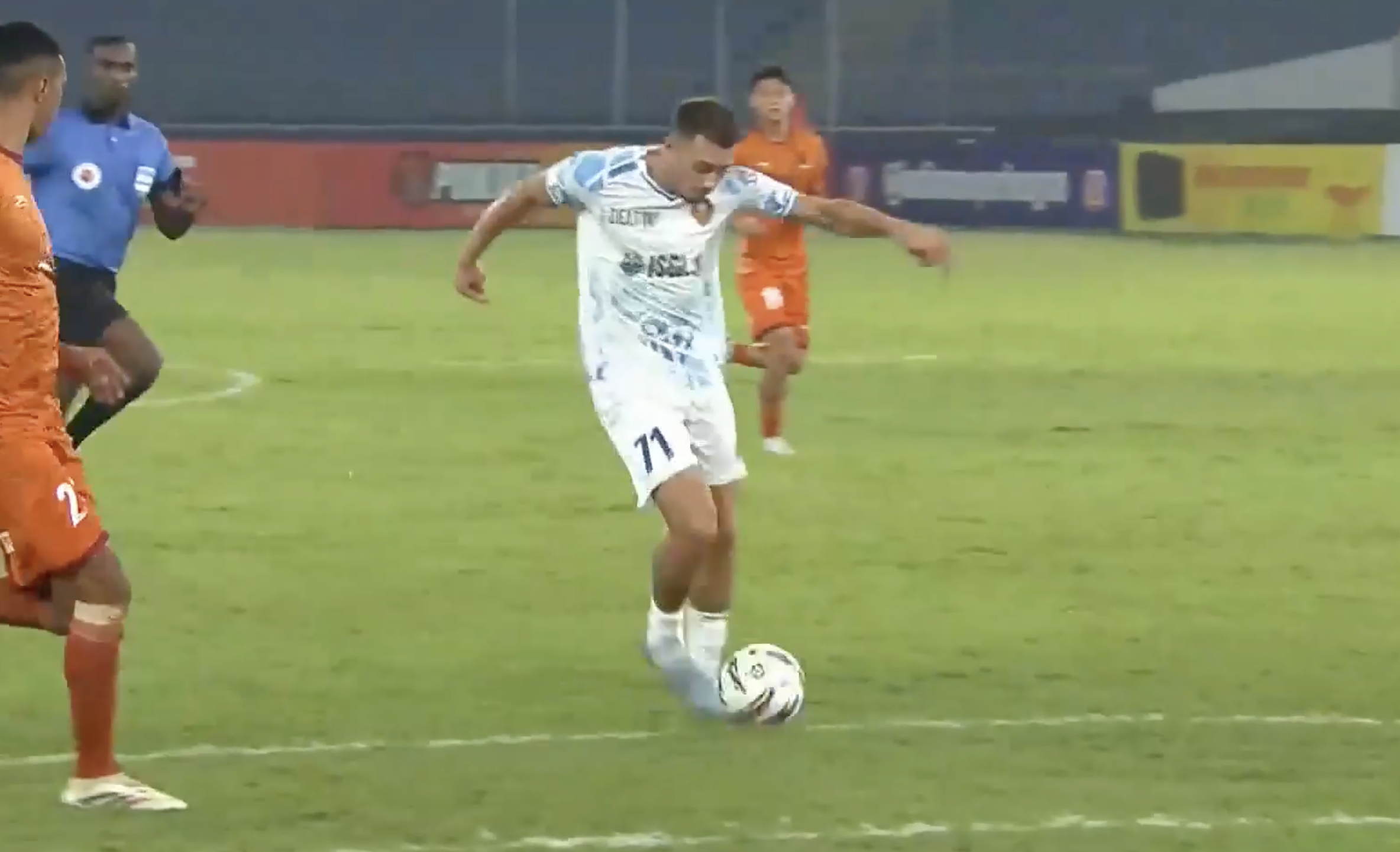 ABSOLUTE STUNNER! Dejan Drazic fires FC Goa back on level terms 