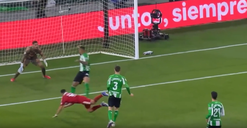 SUBLIME! Sanchez's diving header lights it up for Sevilla