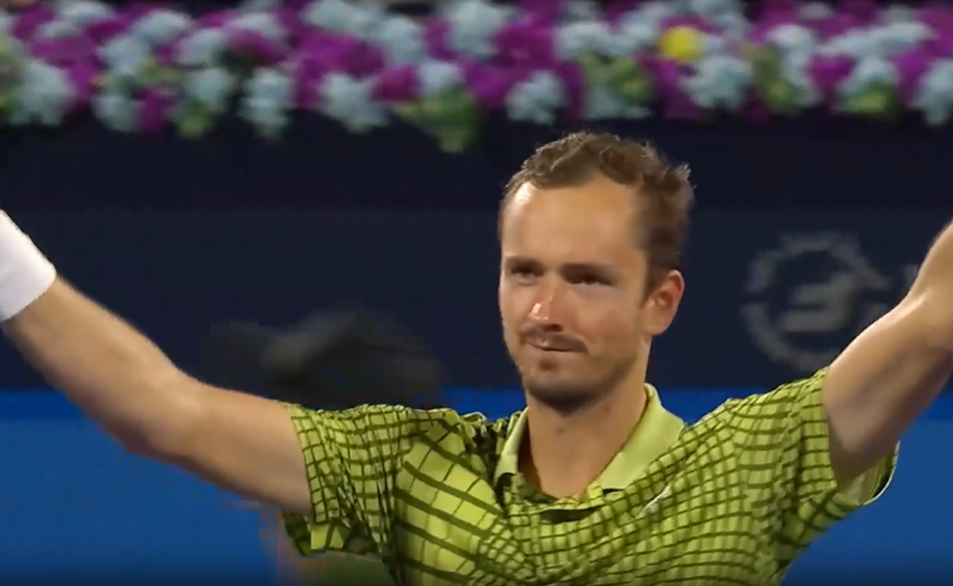 EXQUISITE! Medvedev storms into the final in style