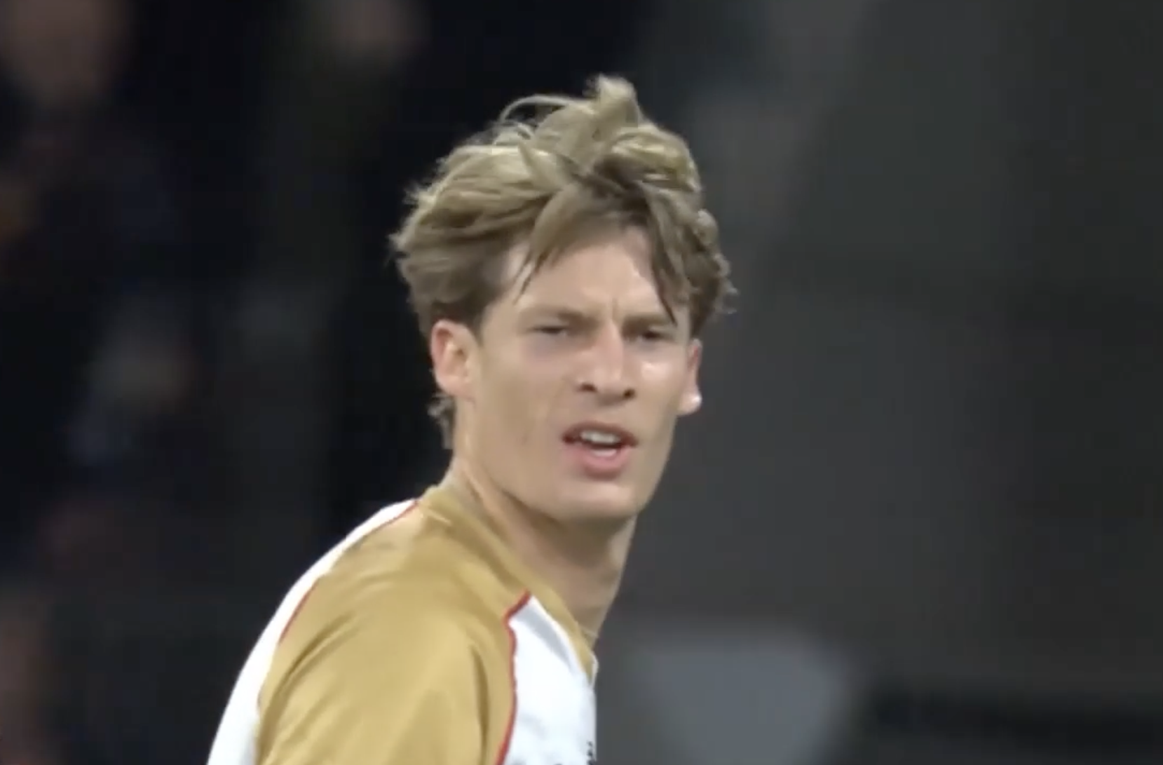 BOOM! Eli Adams fires in a long-range belter for the Jets