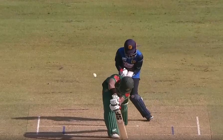 STUMPS SHATTERED! Hasaranga spun his web around Emon
