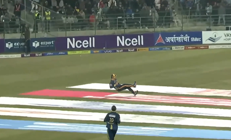 Take A Bow! Faf defies limits and clings to a difficult catch
