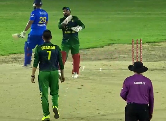 Farhan Aslam's 3 for 8 | Match 21