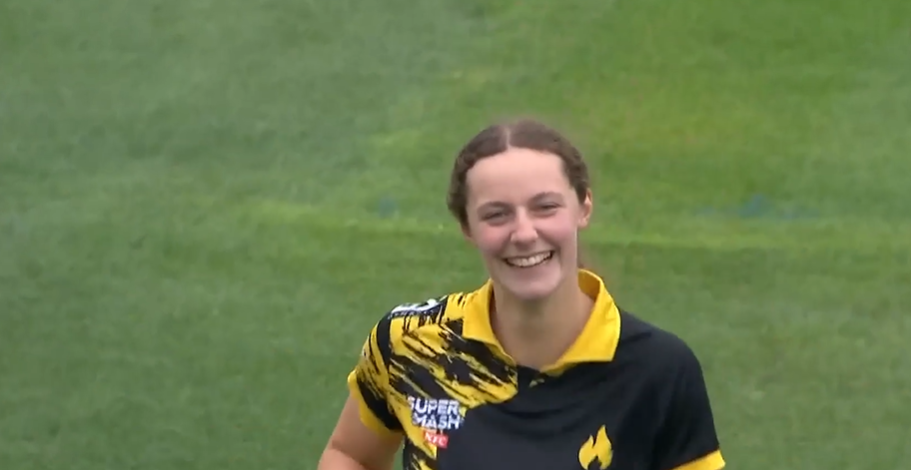 Hannah Francis's 3 for 18 | Match 27