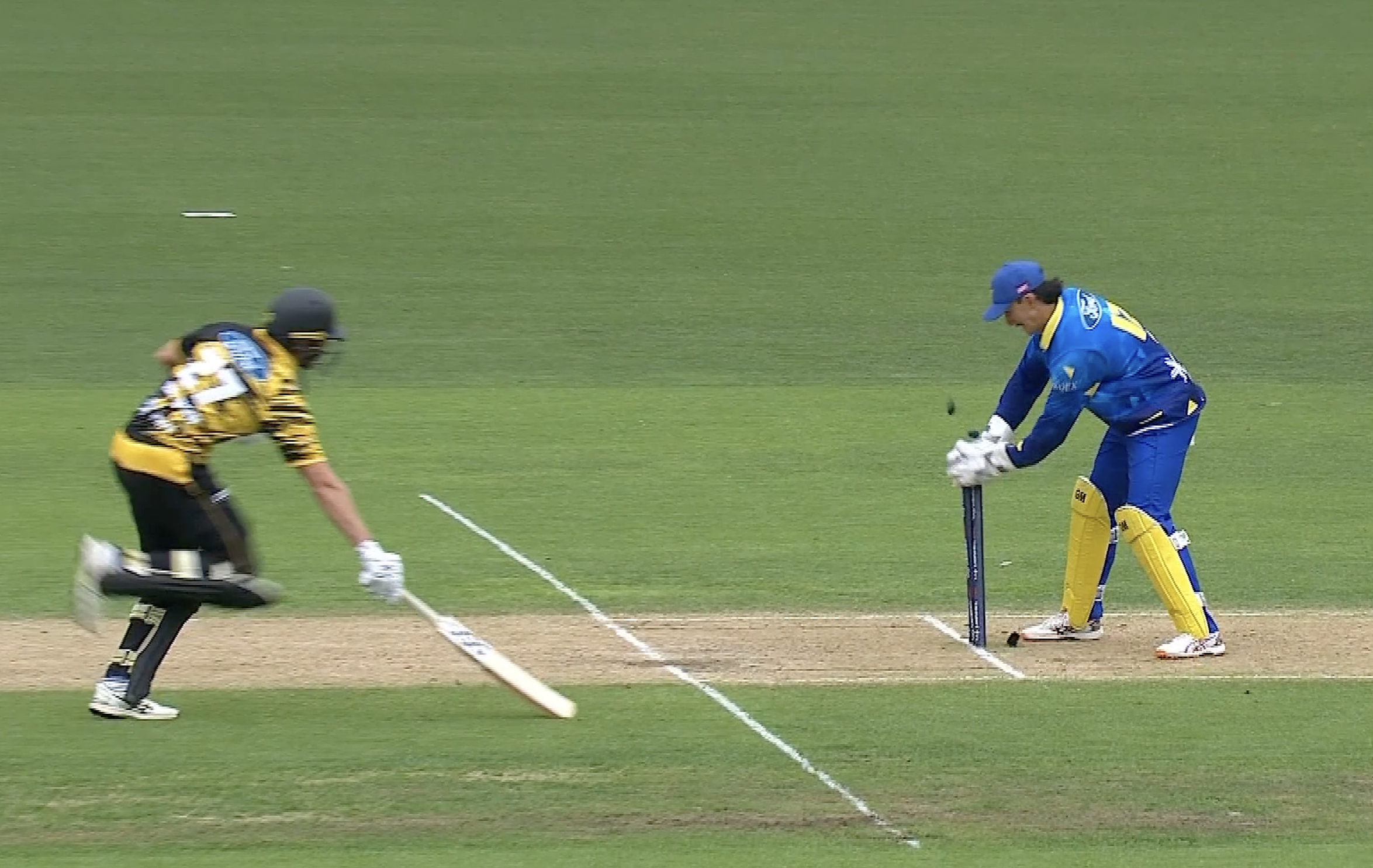 TWIN BLOWS! McLachlan, van Beek depart in consecutive deliveries