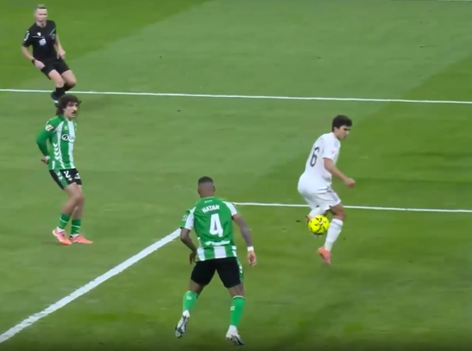 BACK HEEL FINISH! Fran Garcia wraps it up with a slick goal