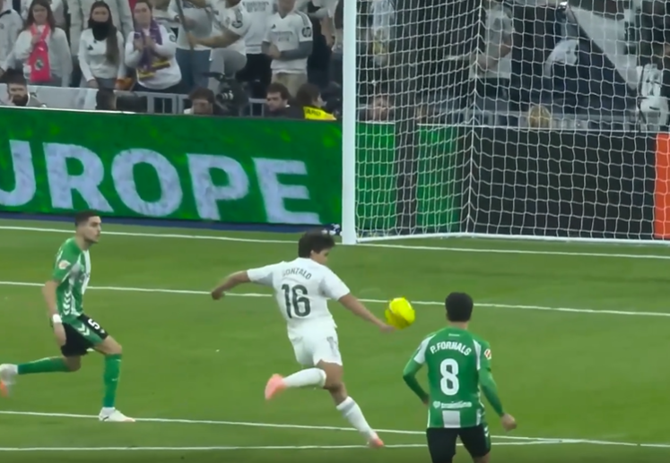 WOWZA! Gonzalo Garcia tears the net apart with a belter