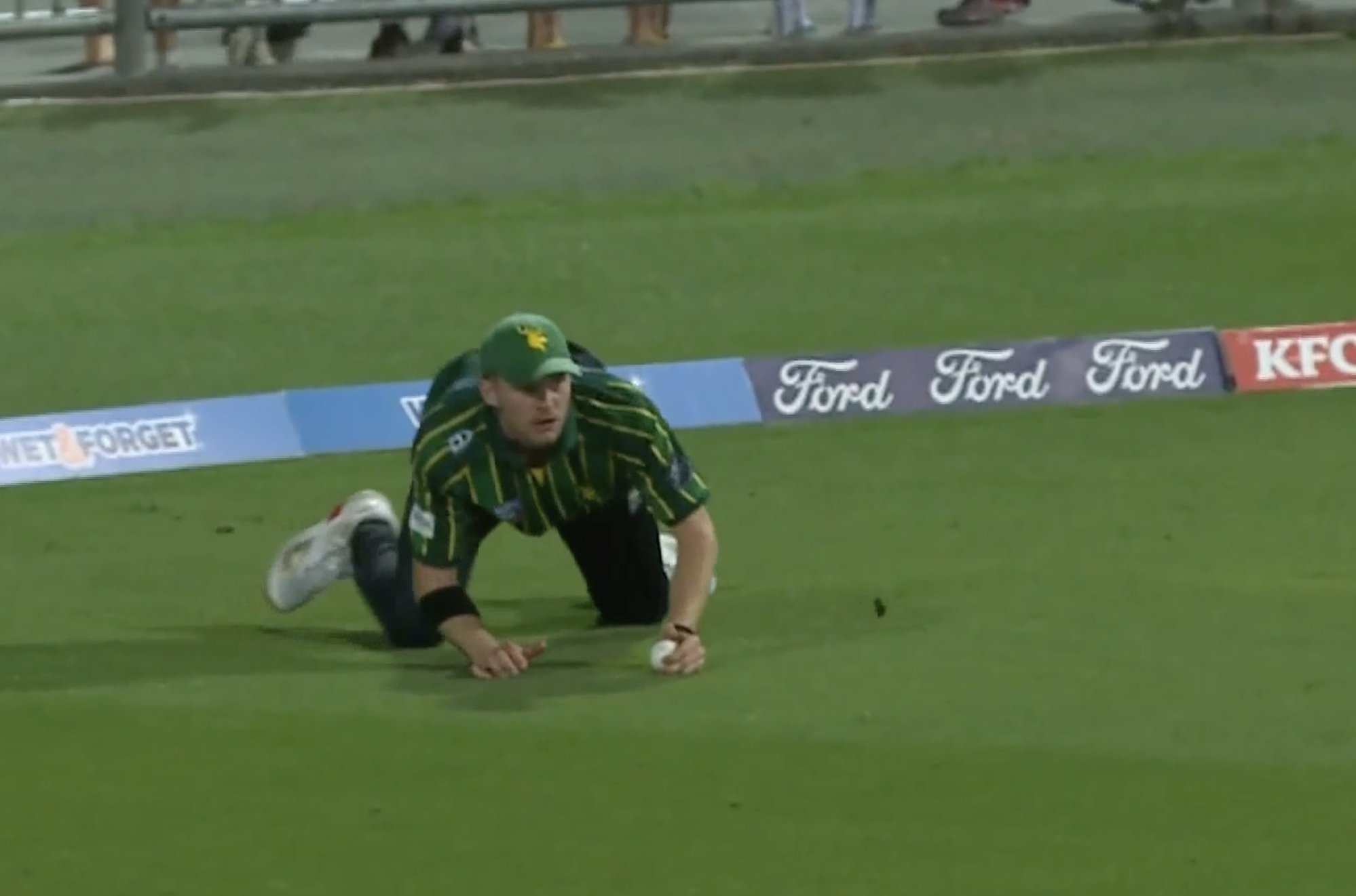 WOWZA! Joey Field plucks a jaw-dropping catch at McLean Park