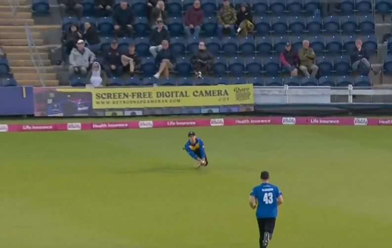 BLIMEY! George Thomas nabs a stonker of a catch