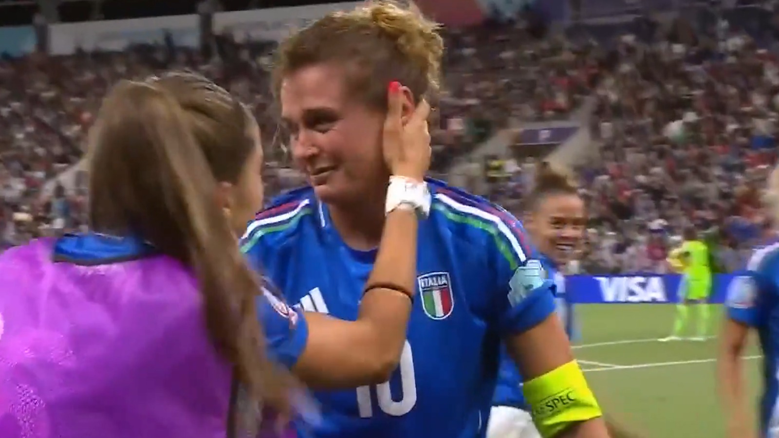 GOALAZO! Cristiana Girelli's long-range beauty lit up the net | | Goal of the day 6