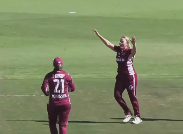 Grace Parsons's 5 for 37 | Match 37