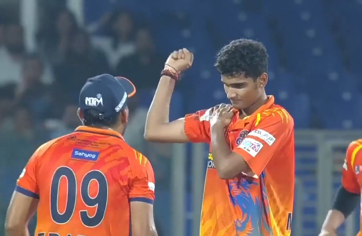 Manan Bhardwaj's 3 for 22 | Match 43