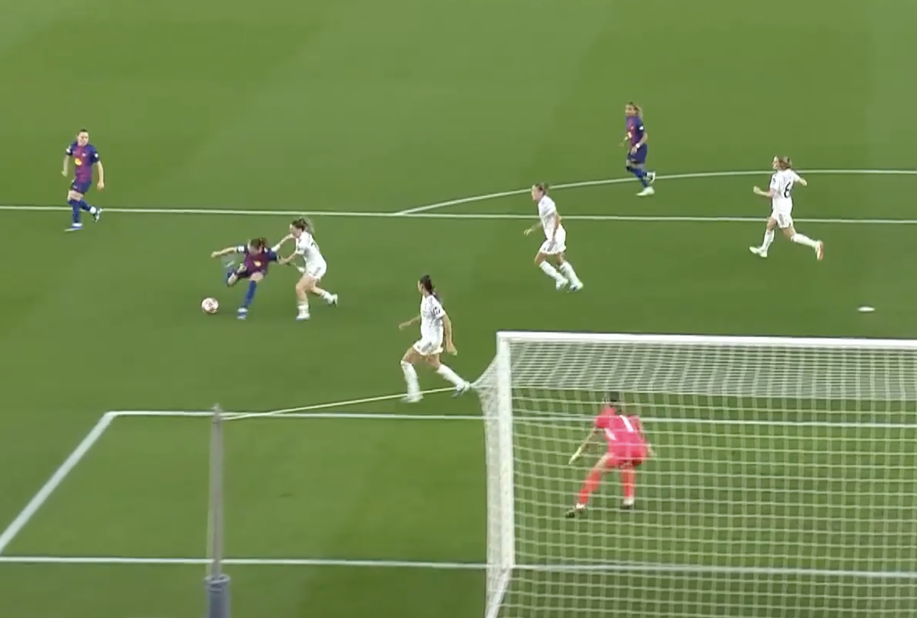 ABSOLUTE GOLAZO! Caroline Graham Hansen lights up Camp Nou