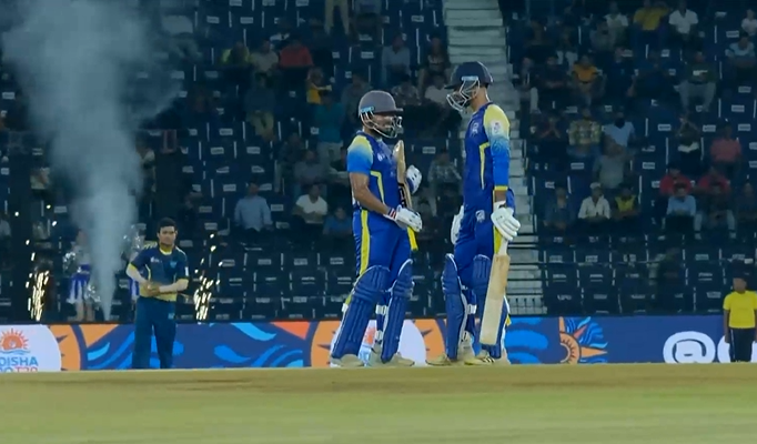 Glorious Boundary! Gourav Choudhury brought up a blazing ton