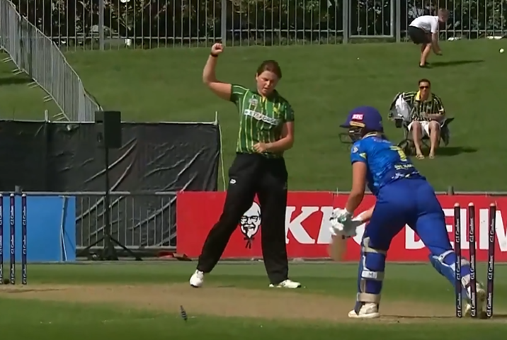 Grace Scrivens's 3 for 22 | Match 28