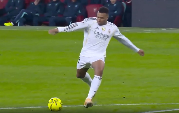 GOLAZO! Kylian Mbappe fires a screamer from distance