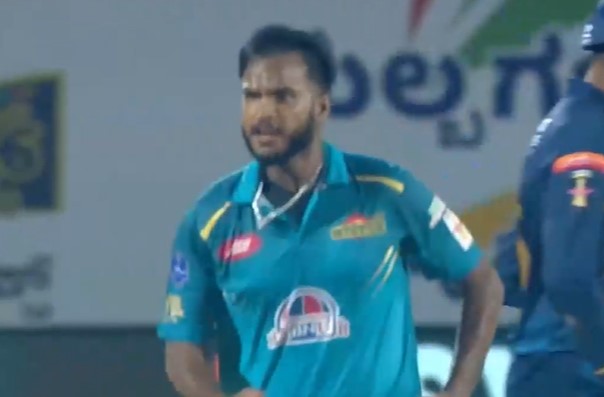 Vyshak Vijaykumar's 3 for 19 | Match 8