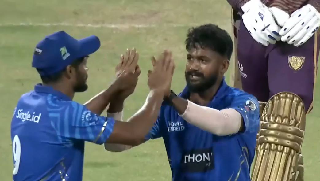 KM Asif's 3 for 33 | Match 22