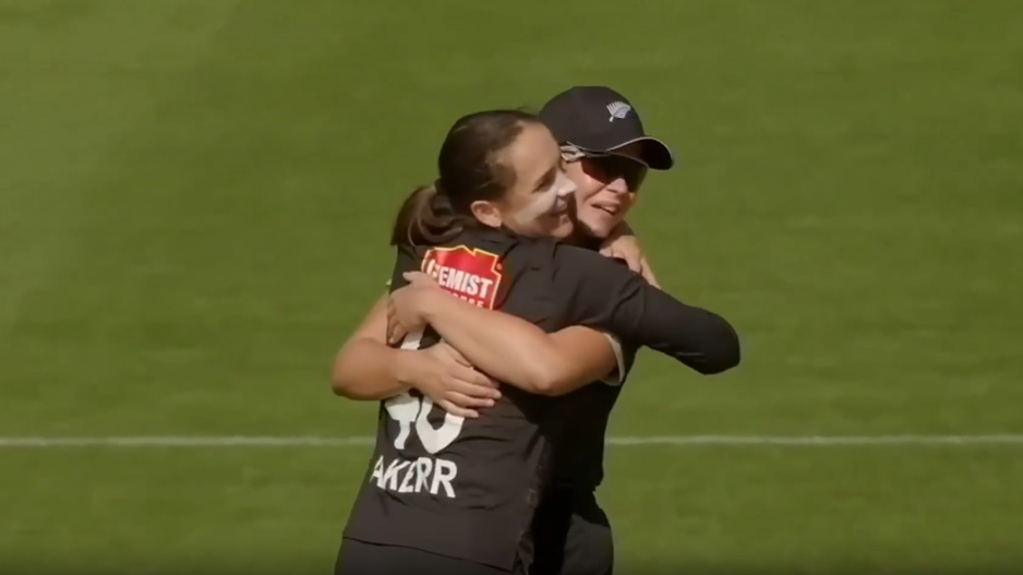 Amelia Kerr's 5 for 22 | 3rd ODI