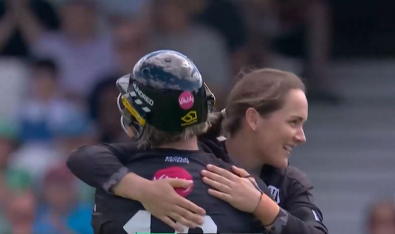 Manchester Originals Women beat Oval Invincibles Women by 2 runs | Match 5