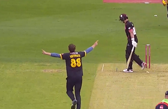 Somerset vs Glamorgan: Daniel Douthwaite's 4 for 37