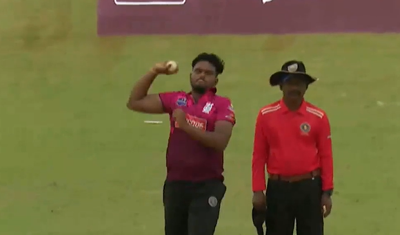 Warriors vs Smashers: Mohanakrishnan D Duraisamy's 3 for 14