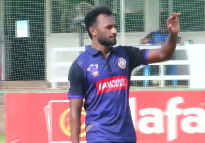 Ibnul Afthab's 3 for 24 | Match 33
