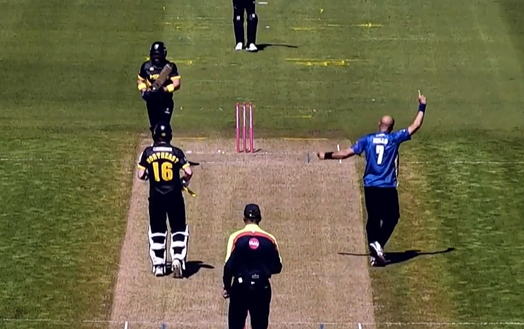Glamorgan vs Sussex: Tymal Mills's 4 for 33