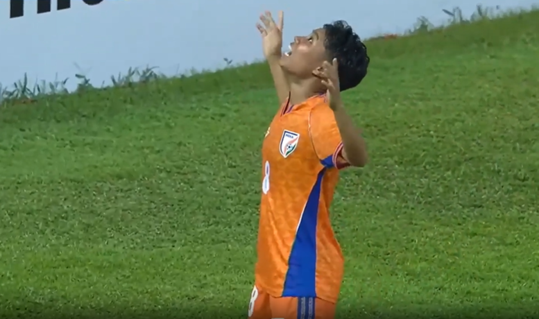 WOWZA! Sanfida Nongrum's header seals India's sixth crown