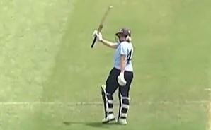 Anika Learoyd's 71 off 99 | Match 14