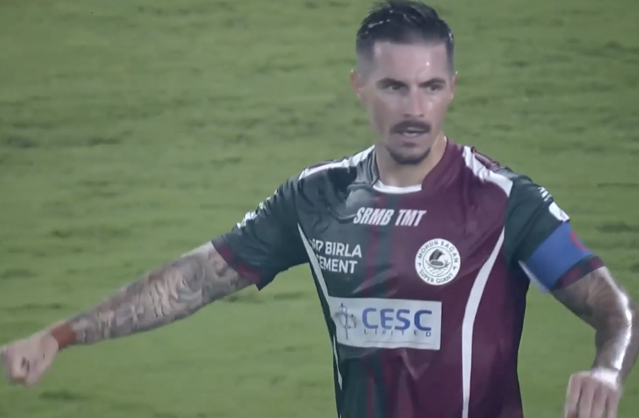 Poacher's Finish! Jamie Maclaren makes it 3-1 for the Mariners